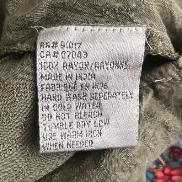 Solitaire Women’s medium Moss Green tank top. - Picture 10 of 11